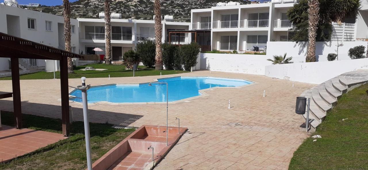 Akamandos 76 Apartment Пея Екстериор снимка