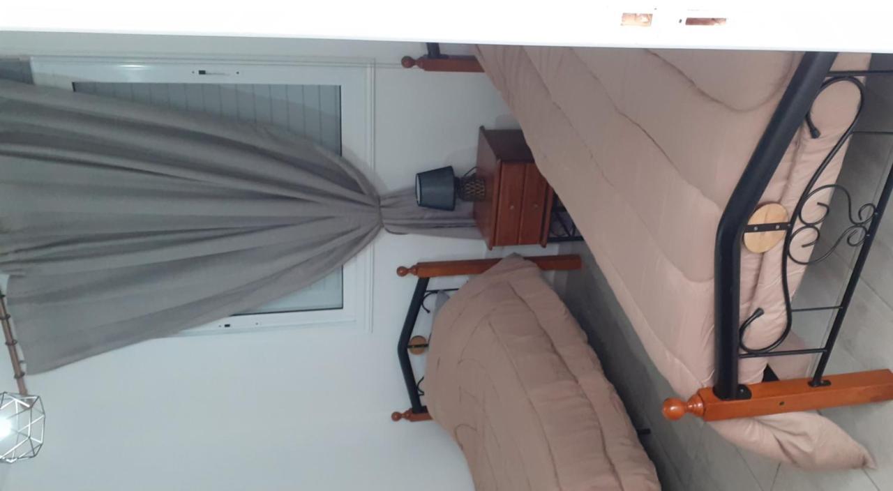 Akamandos 76 Apartment Пея Екстериор снимка