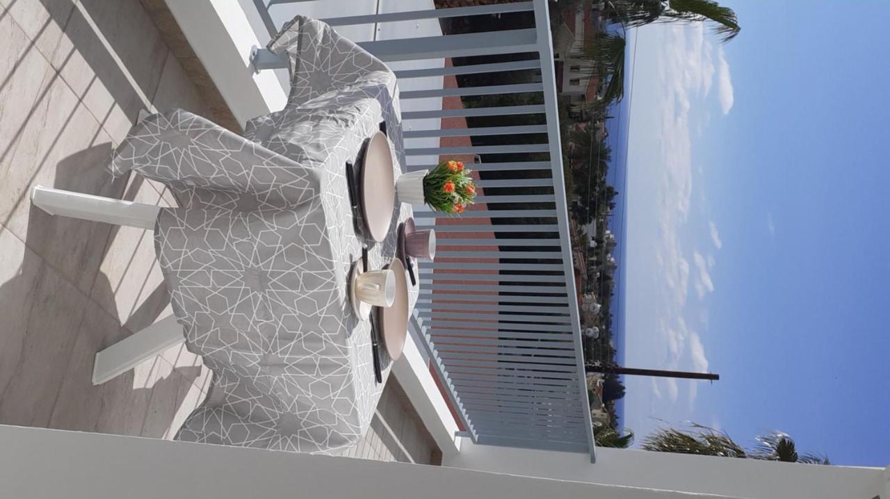 Akamandos 76 Apartment Пея Екстериор снимка